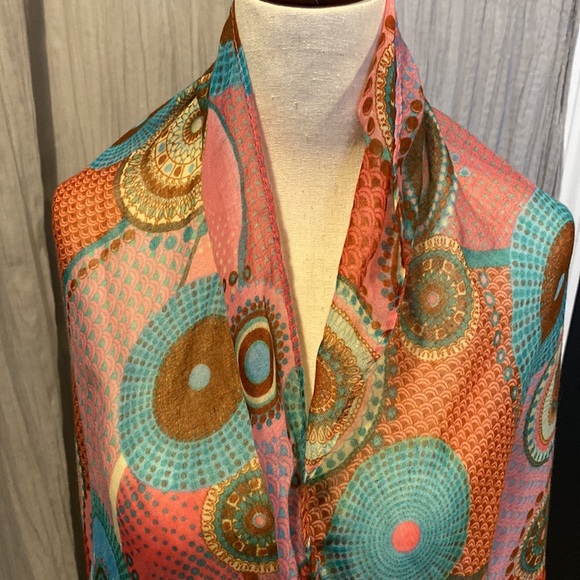 Lovely Medallion Scarf/Wrap Purchased in Portugal - Picture 3 of 4